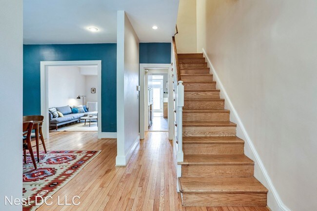 Foto del edificio - 2637 Woodley Pl NW