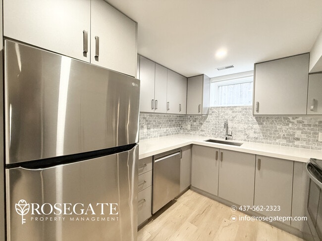 Photo du bâtiment - Spacious 1 Bedroom + Den Basement Apartment – All Utilities & Internet Included – Etobicoke
