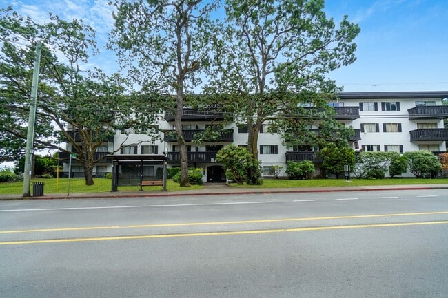 Building Photo - 1007 Esquimalt Road