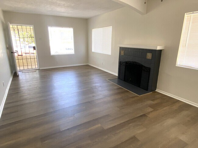 Foto del edificio - 951-951 W 18th St