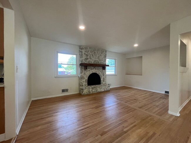 Foto del edificio - Updated 3 BR/2 BA home in a great Eagan ne...