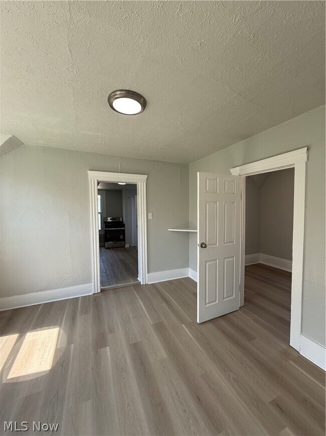 Building Photo - 3514 W 58th St