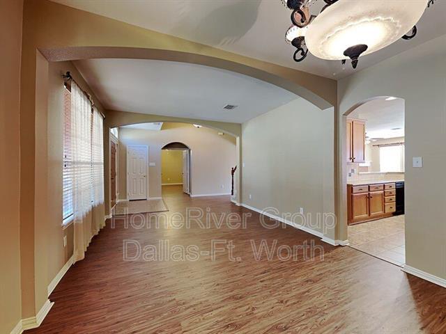 Foto del edificio - 9715 Madison Dr