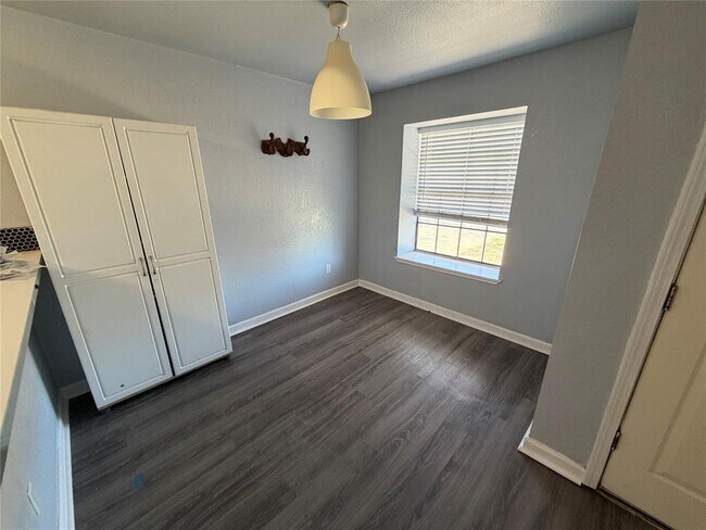 Foto del edificio - 1431 Hyridge Cir