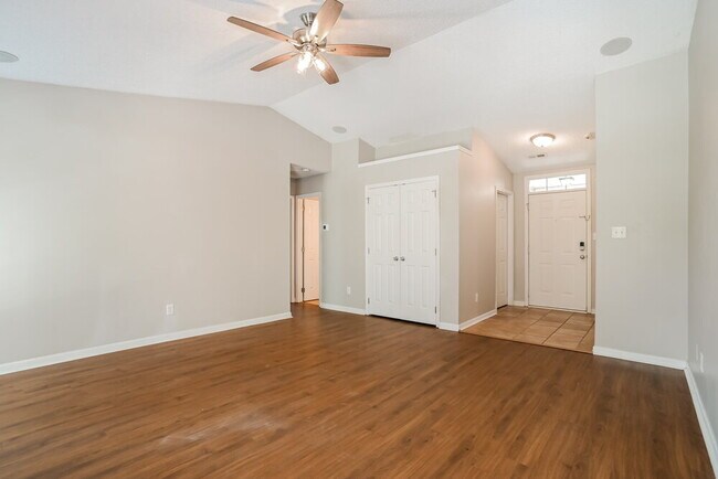 Foto del edificio - 9928 Peppermint Ln