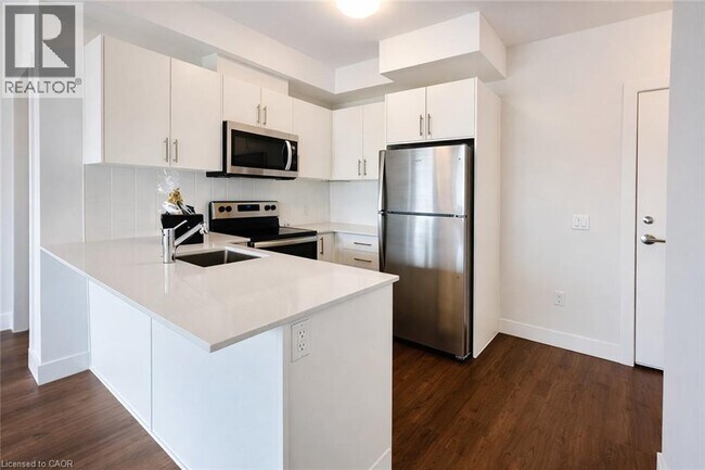 Photo du bâtiment - 1000 Lackner Blvd