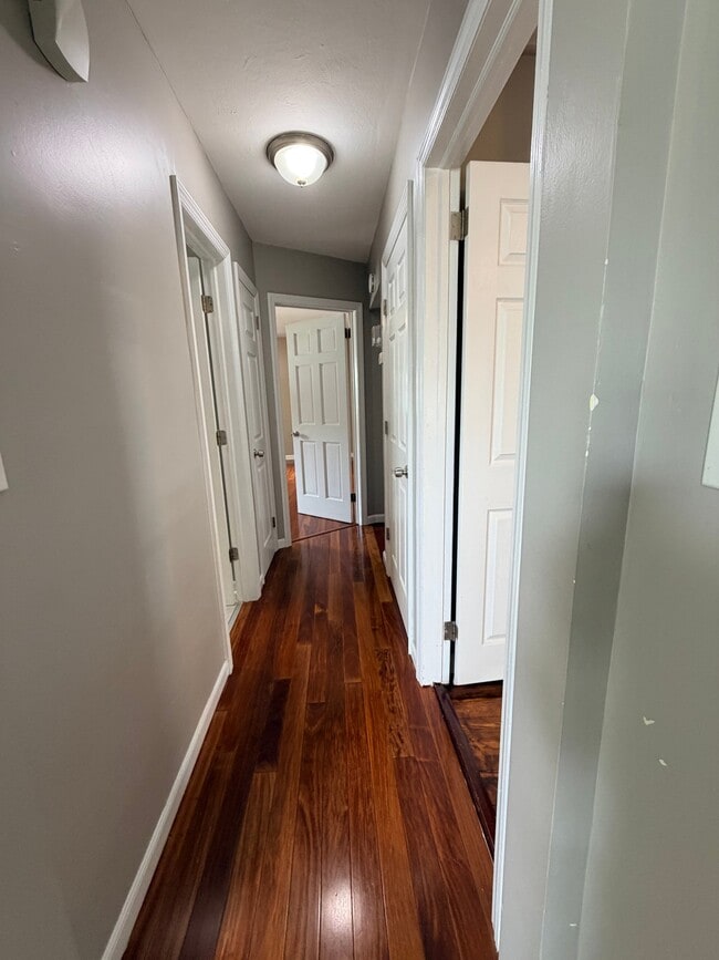 Foto del edificio - 209 Tibbetts Rd