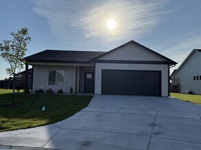 Building Photo - 1932 E Village Estates Dr