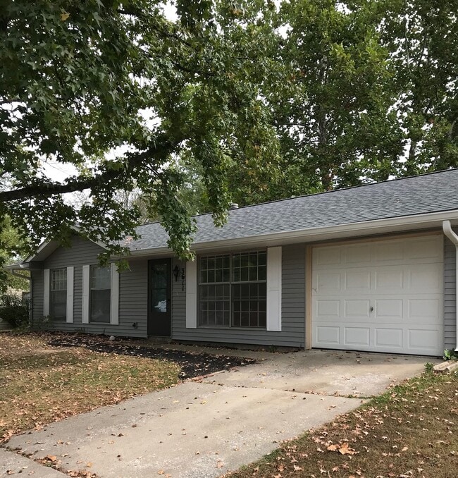Building Photo - 3611 W Tyler Ln