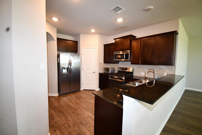 Building Photo - 3147 Baywood Ave