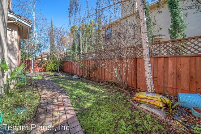Building Photo - 3 br, 2.5 bath House - 725 W Hacienda Ave