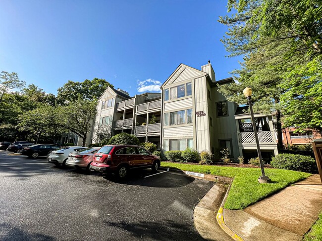 Building Photo - Fully Furnished And Stylish 1 Bedroom 1 Ba...