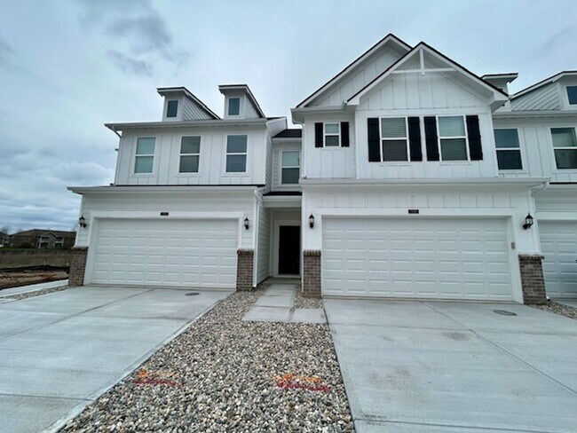Foto del edificio - Beautiful Newly Built 3 bed, 2.5 bath Town...