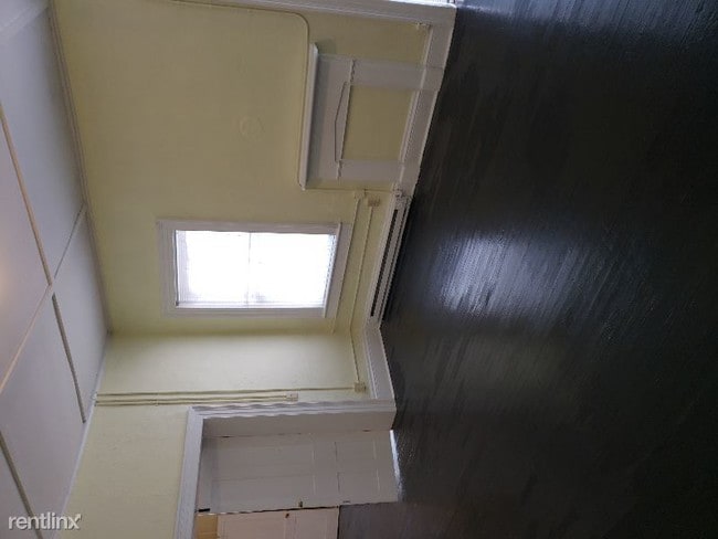 Building Photo - 8 N Main St