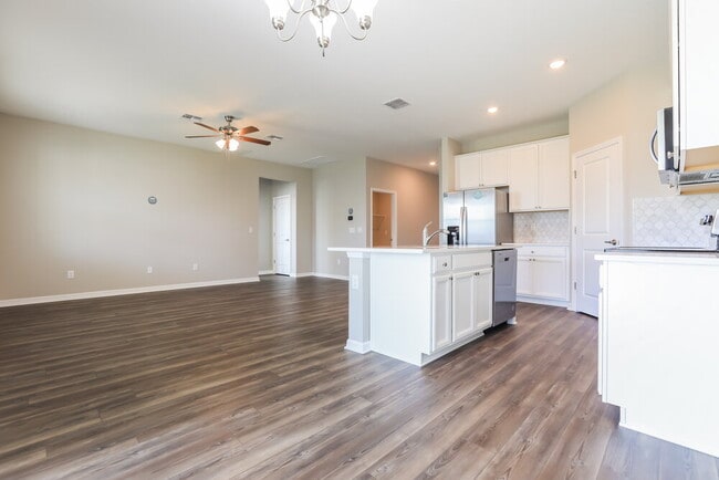 Building Photo - 601 Nasturtium Ct