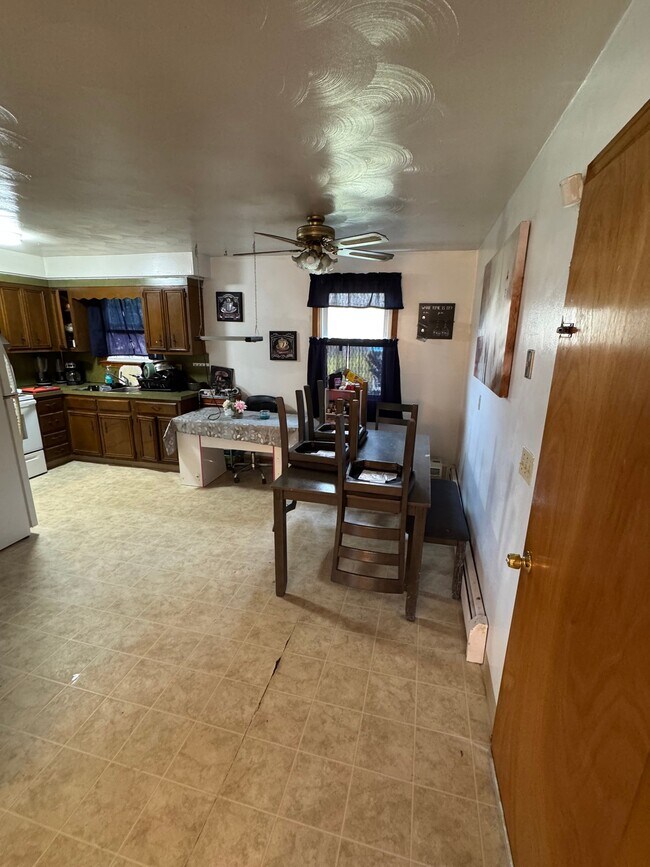 Foto del edificio - 98 Hartley Dr