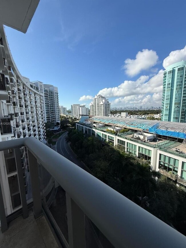 Foto del edificio - 6039 Collins Ave