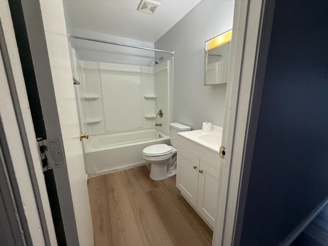 Building Photo - 1114 5th St