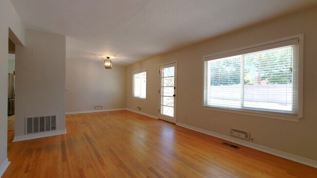 Foto del edificio - Charming 2 Bedroom House in the SE!