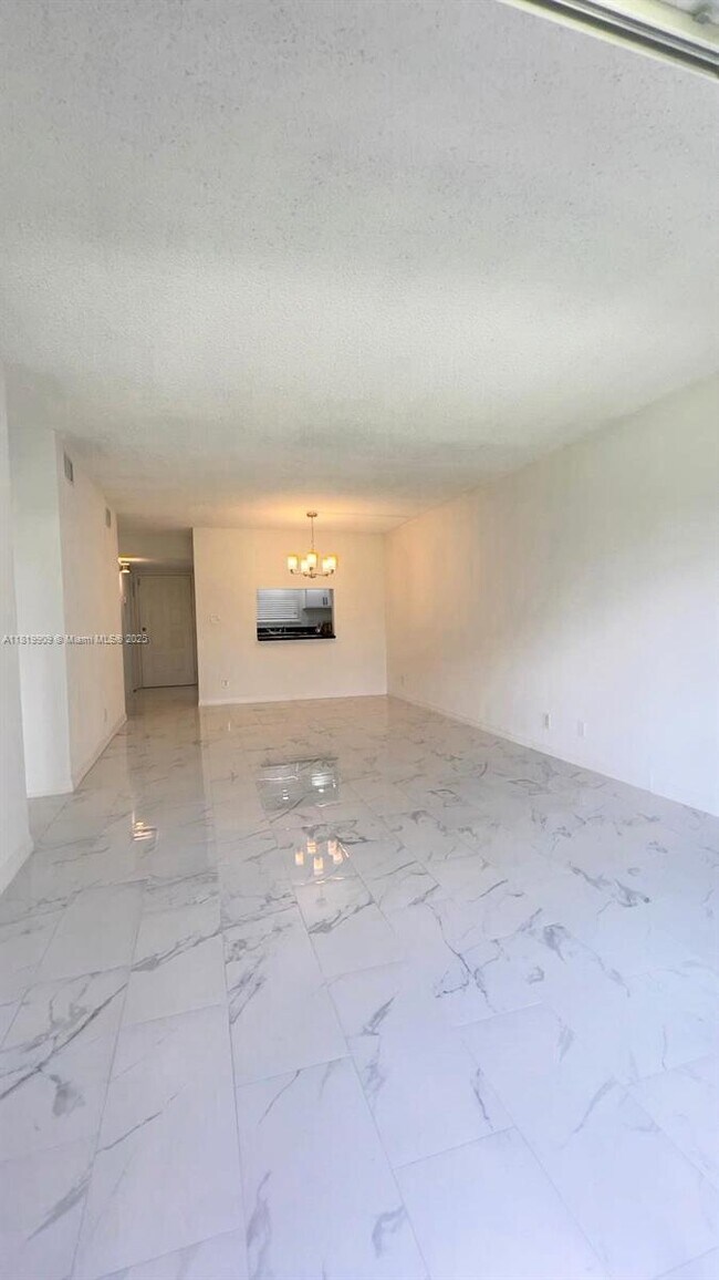 Foto del edificio - 11453 NW 39th Ct