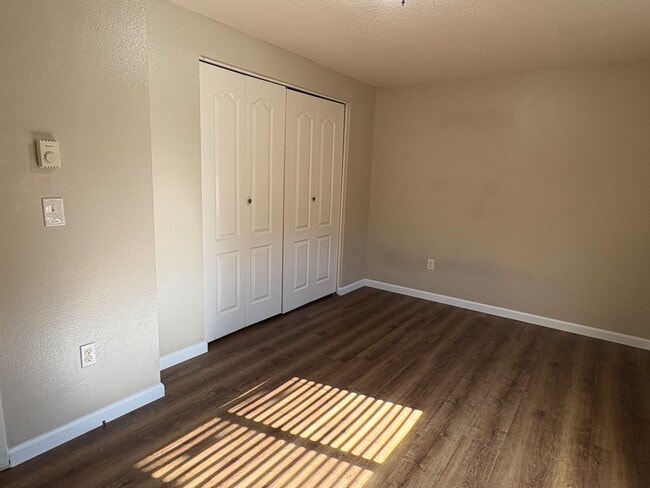Foto del edificio - 170 Willow Dr