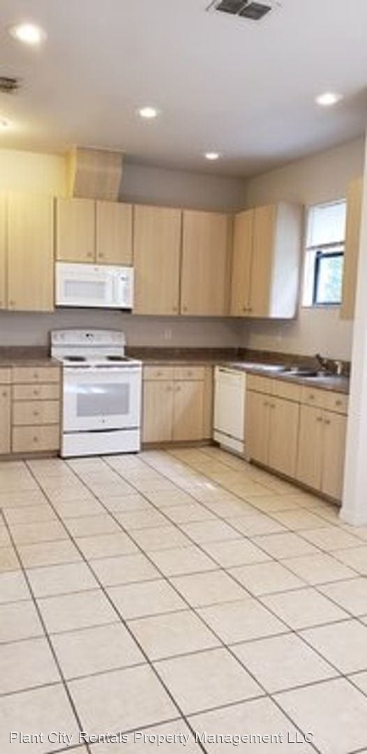 Building Photo - 3 br, 2.5 bath House - 3617 W. Reynolds Ap...