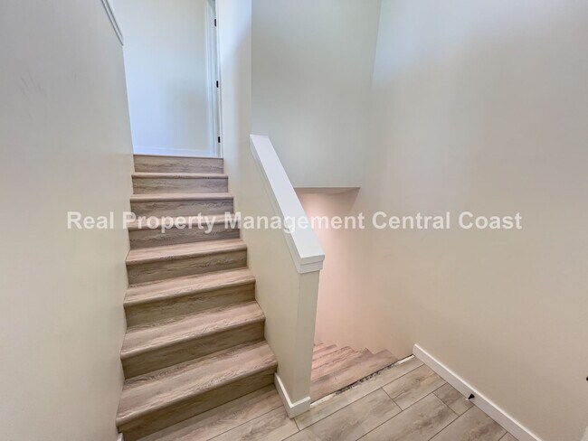 Foto del edificio - AVAILABLE NOW - Recently Built Custom Home...