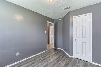 Building Photo - 8410 Fawn Wind Ct