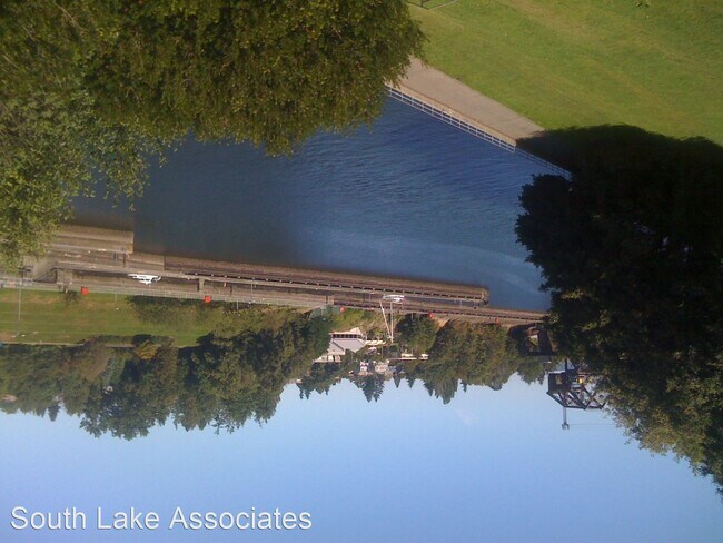 Foto del edificio - 2 br, 1 bath House - 3200 W. Commodore Way...