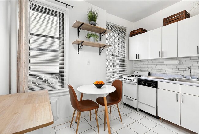 Foto del edificio - 176 E 95th St