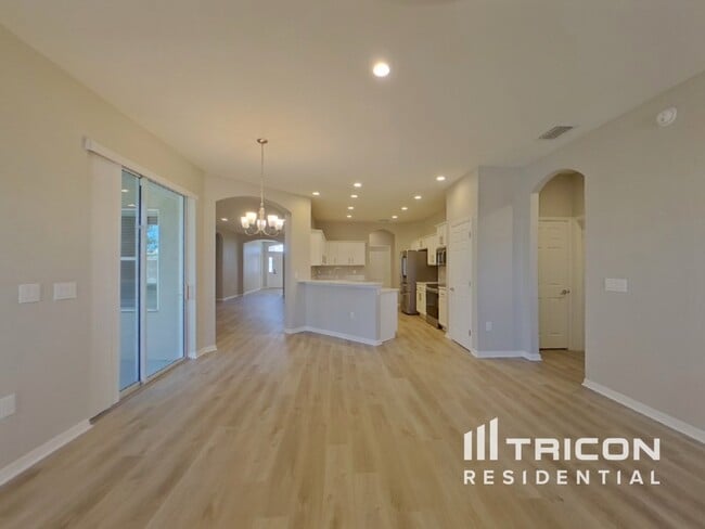 Foto del edificio - 6715 Castle Green Pl