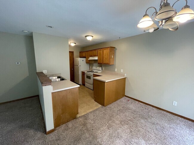 Building Photo - 2524 Deerfield Blvd