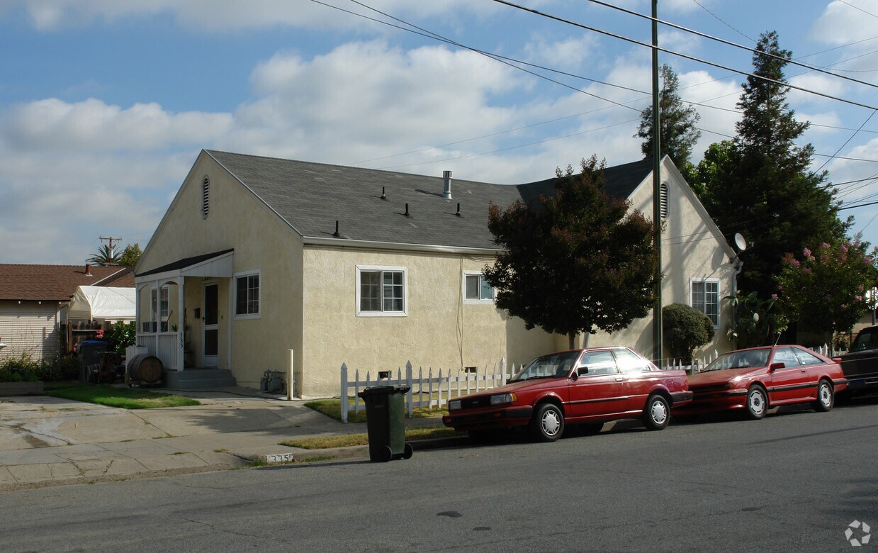 Building Photo - 335 Martha St