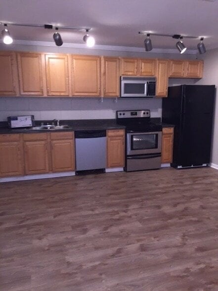 Building Photo - 2241 W Pensacola St