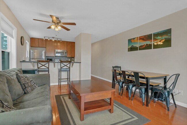 Building Photo - 410 D Bayview Dr