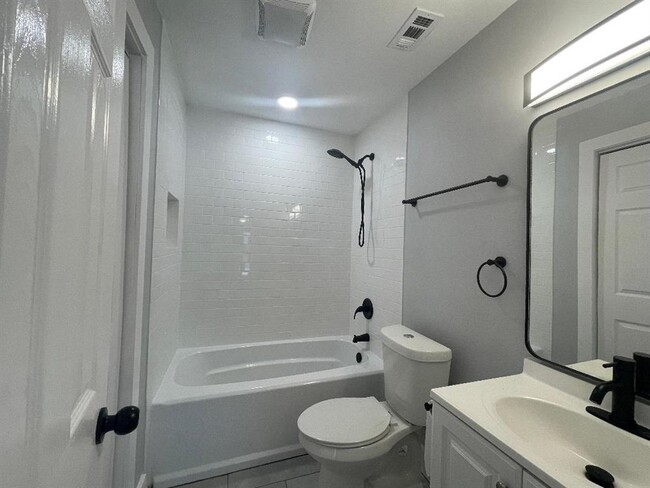 Foto del edificio - 2113 River Rd