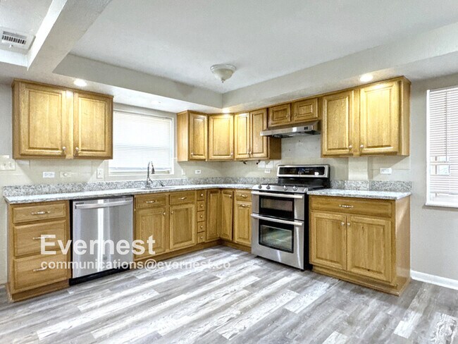 Foto del edificio - 116 Saunders Station Rd