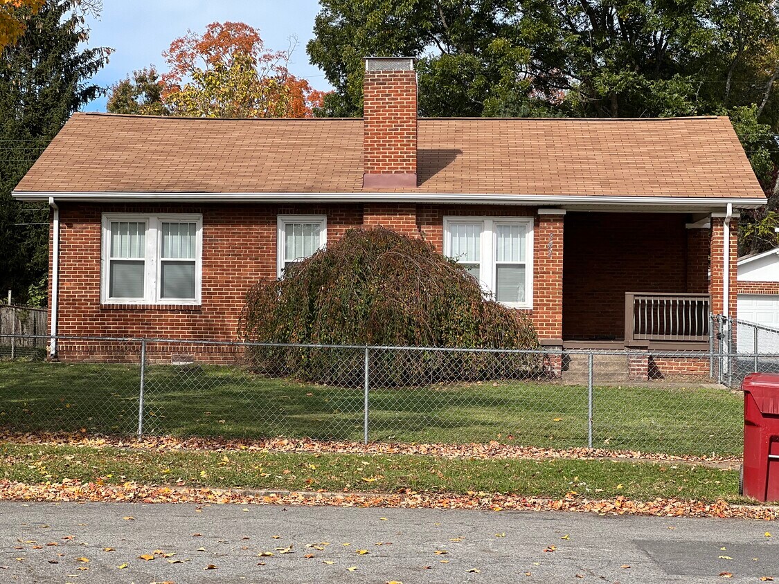 Primary Photo - 342 Highland Ave