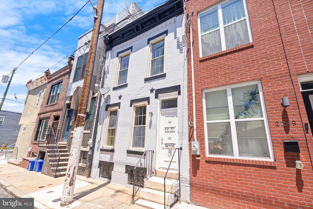 Foto principal - 2251 Cross St