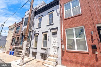 Building Photo - 2251 Cross St