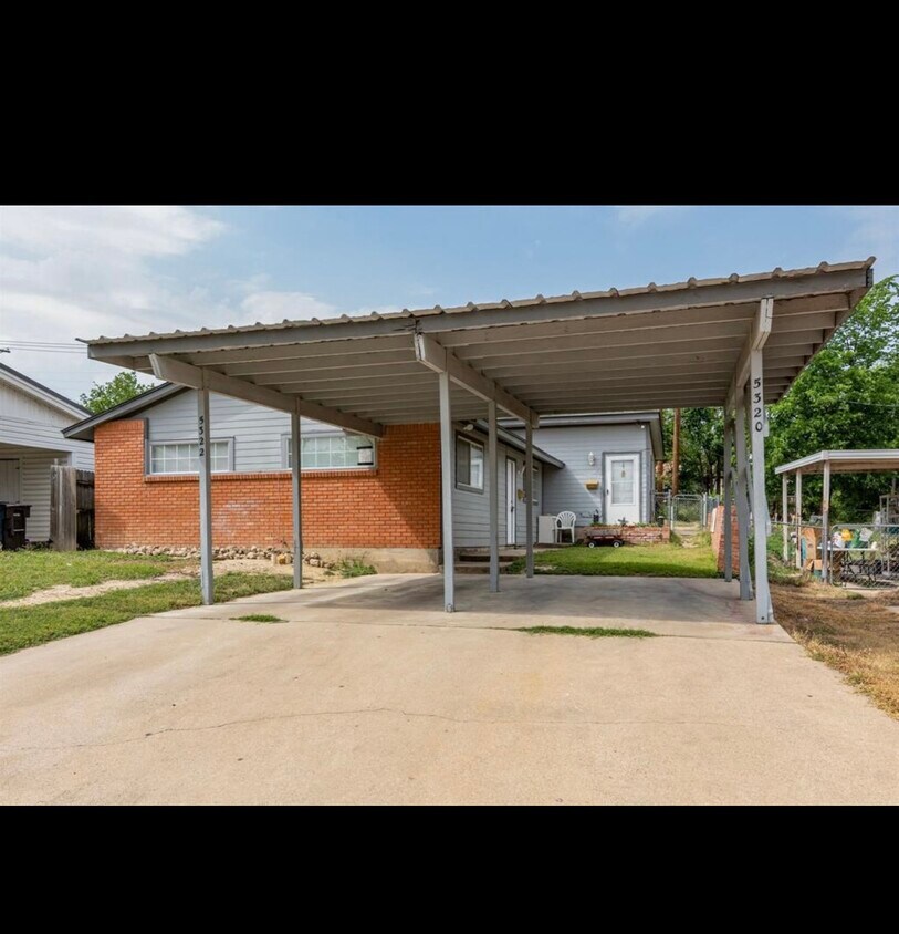 Primary Photo - 5320 Lovell Ave