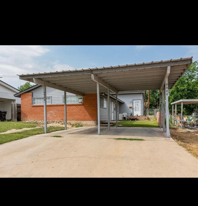 Building Photo - 5320 Lovell Ave