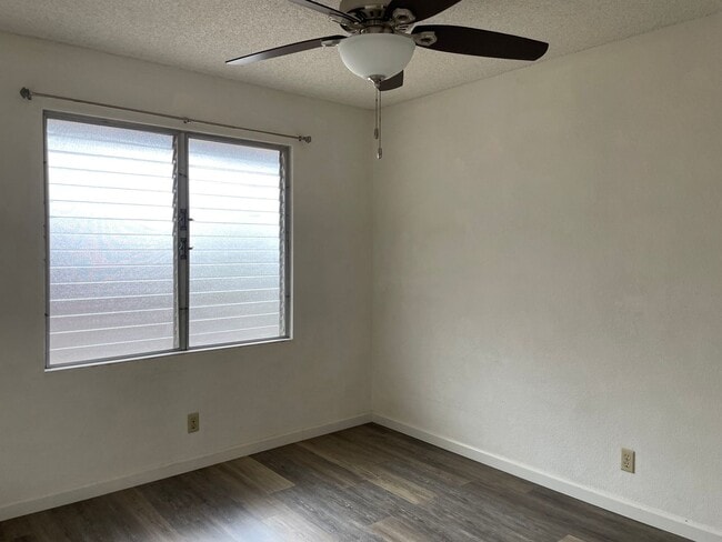Foto del edificio - $3600, 4 BR/2 BA with large parking space,...