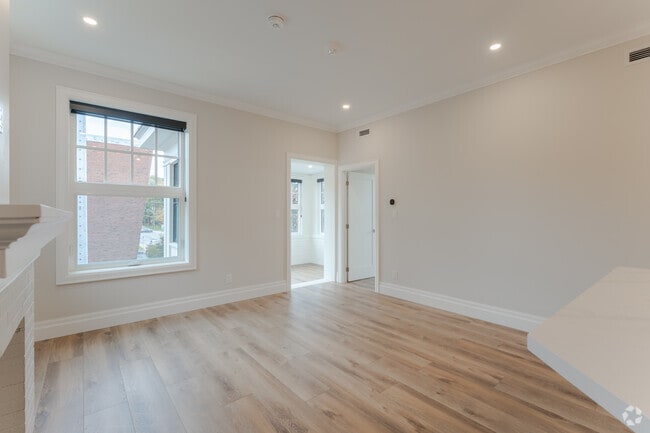 2BR, 1BA - 791SF - Living Room - 100 Charlton Ave W