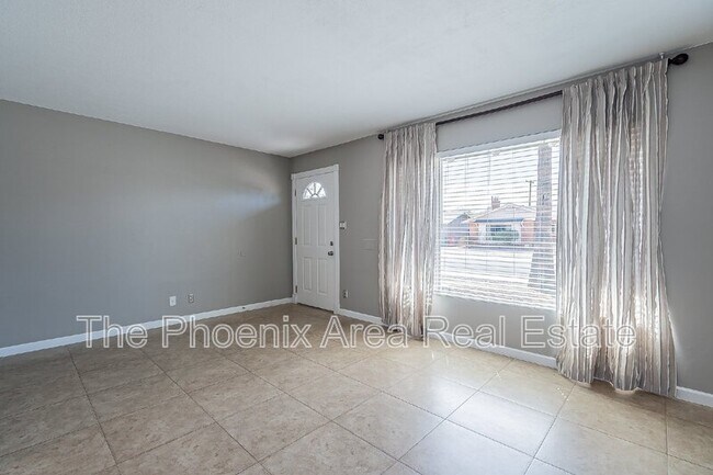 Foto del edificio - 8654 E Windsor Ave