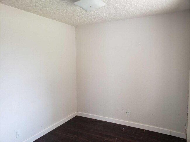 Building Photo - 356 W Martindale