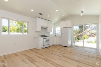 Building Photo - 661 Kickapoo Dr