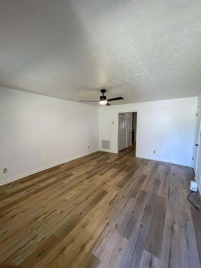 Foto del edificio - 1043 Chestnut Oak Ct NE