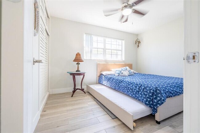 Foto del edificio - 920 SE 16th Ct