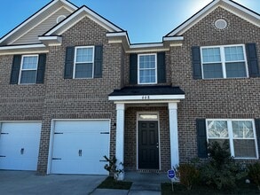 Building Photo - 668 Red Oak Ln